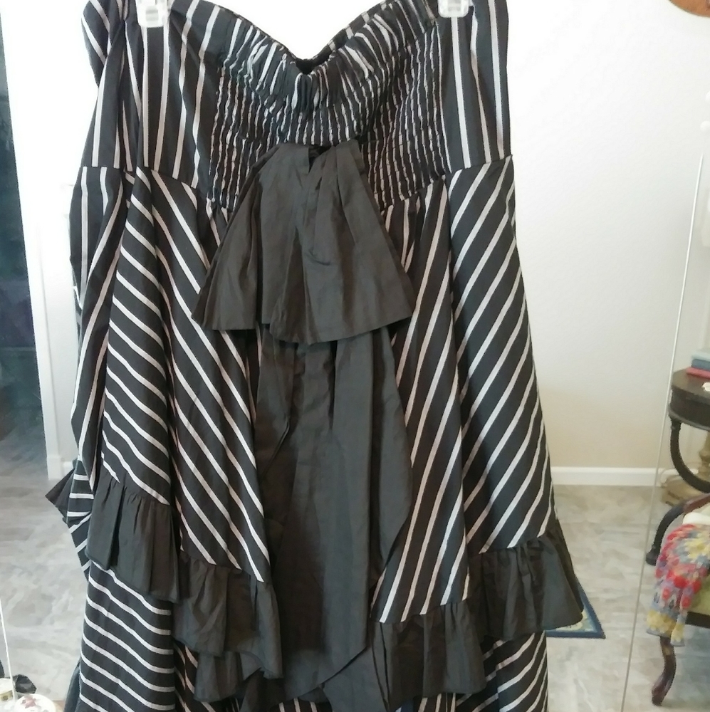 Ladies Bustle Skirt NWT! Size Large